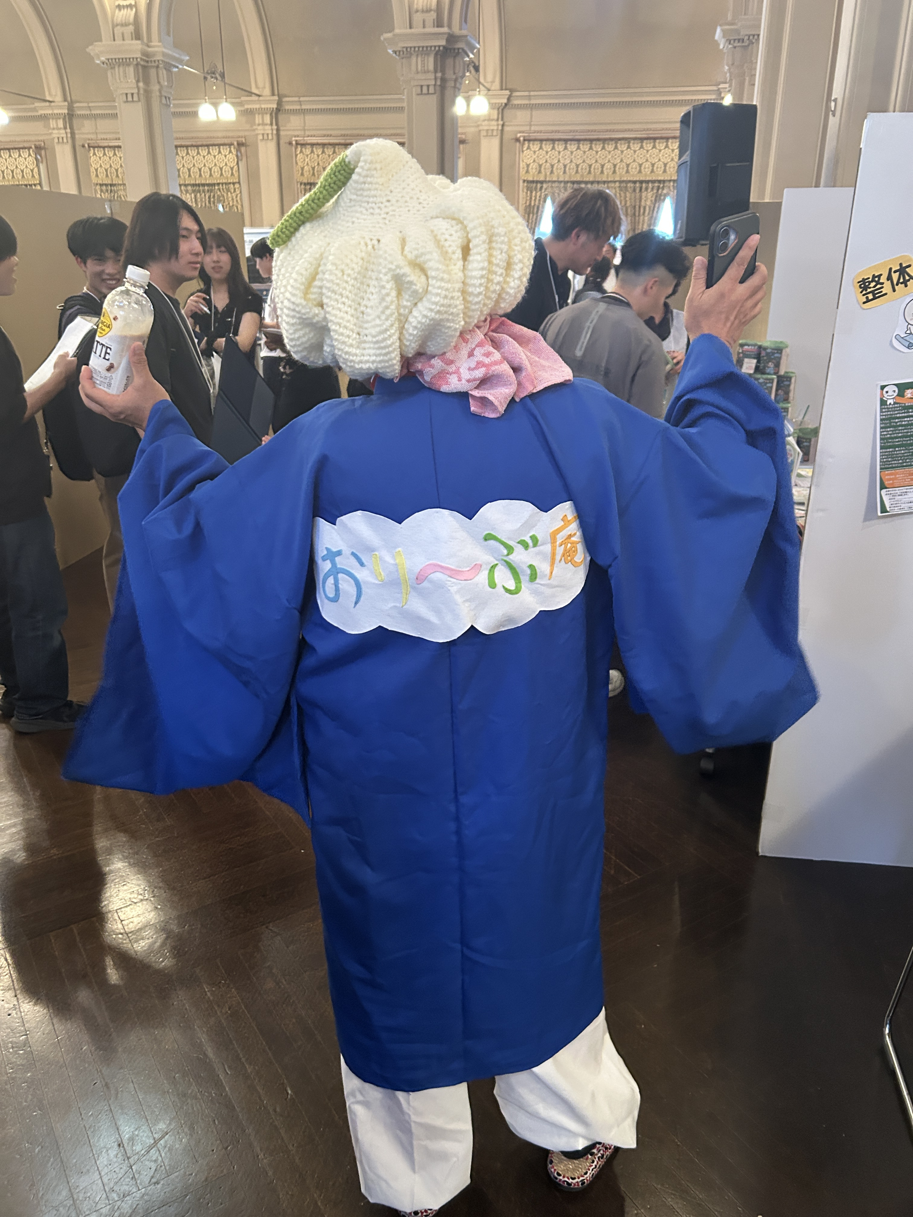にんにく様の背中